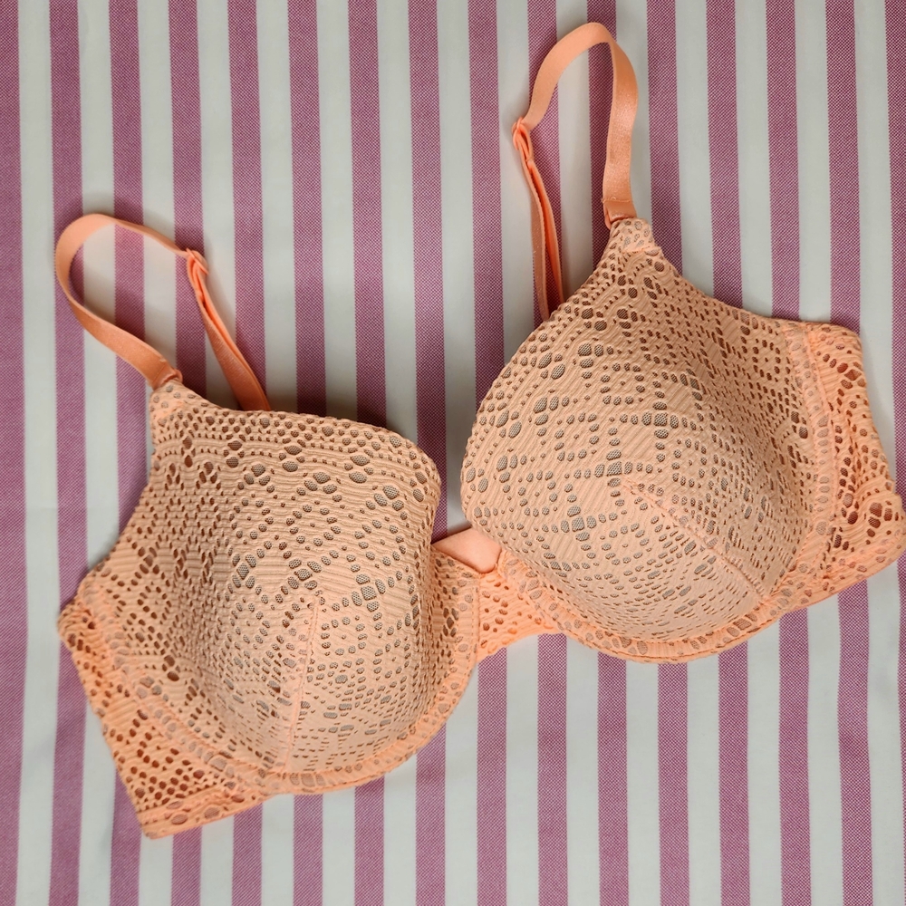 Victoria's Secret Peach Lace Bra